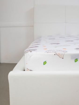 Простыня на резинке 080*160 см, перкаль, детская расцветка (Ёжики)